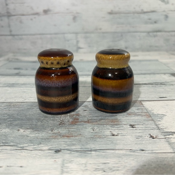 Fenton artware Other - Vintage Fenton Artware Salt & Pepper Shaker Set 2.5” Tall
